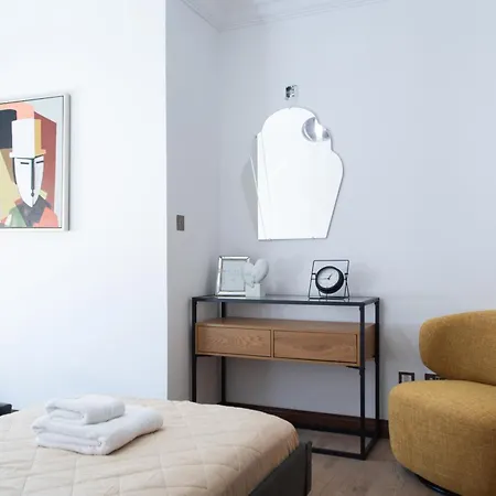 Luxury Pool View Flat L12