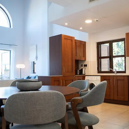 Luxury Pool View Flat L12 *