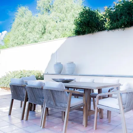 Luxury Pool View Flat L12