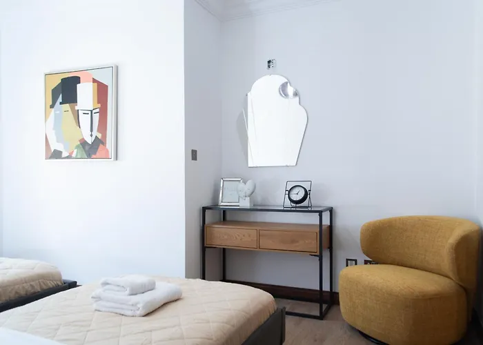 Luxury Pool View Flat L12