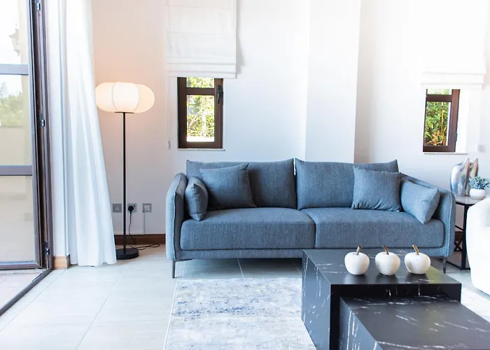 Luxury Pool View Flat L12 Apartmán