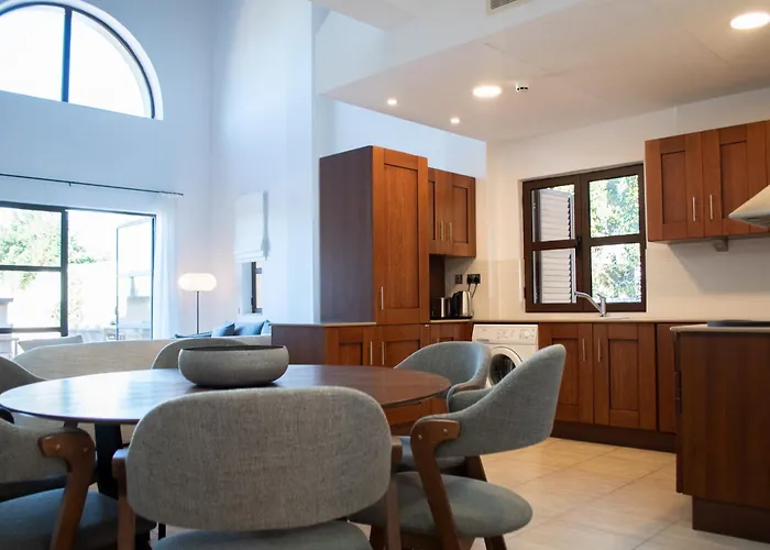 Luxury Pool View Flat L12 *