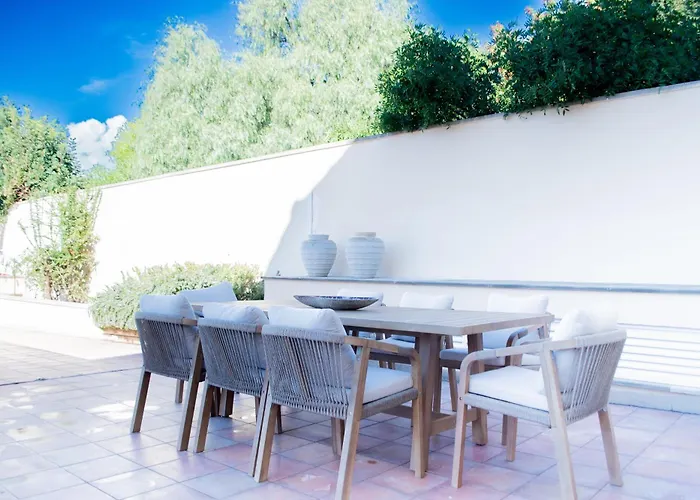 Luxury Pool View Flat L12