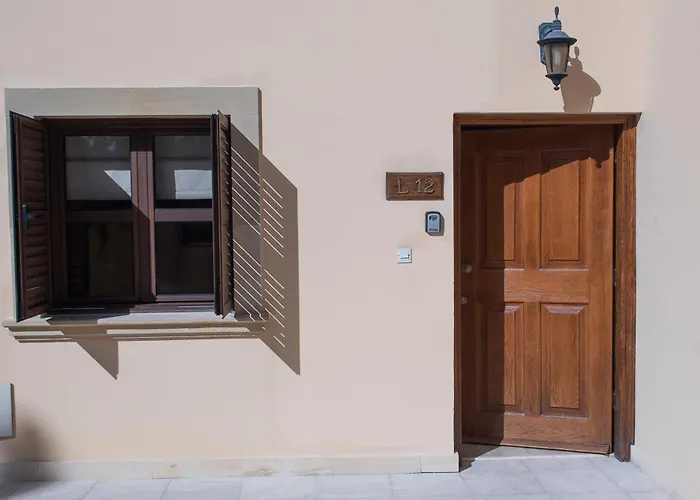 Luxury Pool View Flat L12 Apartment *